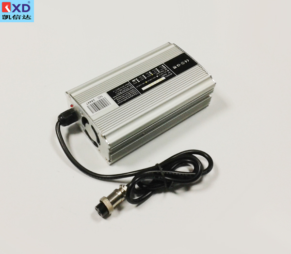 12V5A锂电池充电器