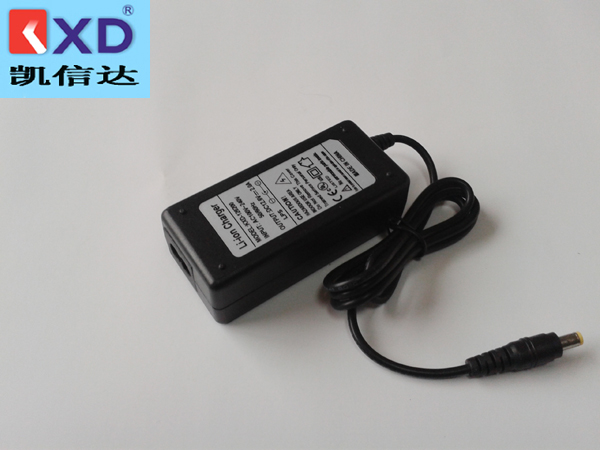 12.6V2A锂电池充电器
