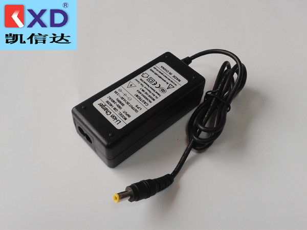 14.6V2A铁锂电池充电器