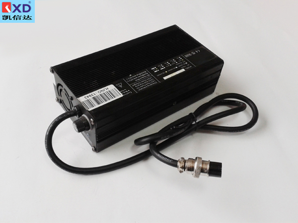 12V10A锂电池充电器