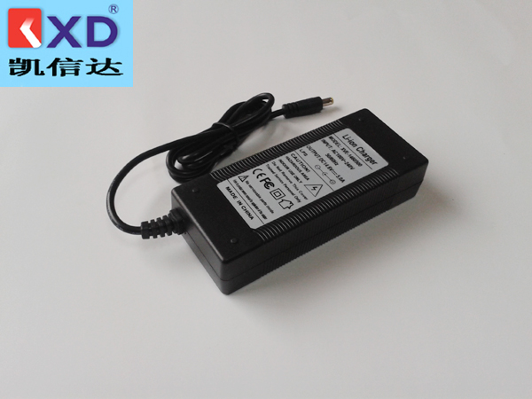21V2A锂电池充电器